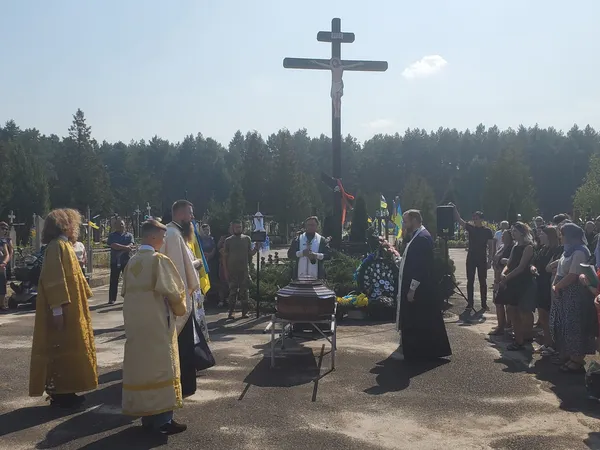 На Маневиччині прощались із захисником Володимиром Михайловим (фото)