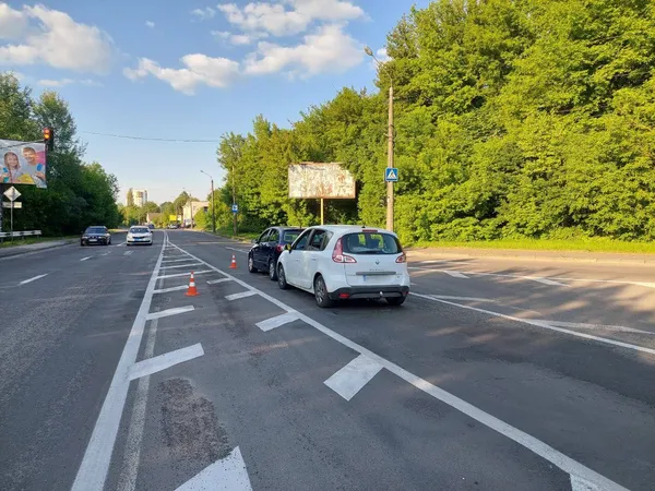 Аварія на Набережній: у Луцьку «рено» наздогнало «фольксваген» (фото)