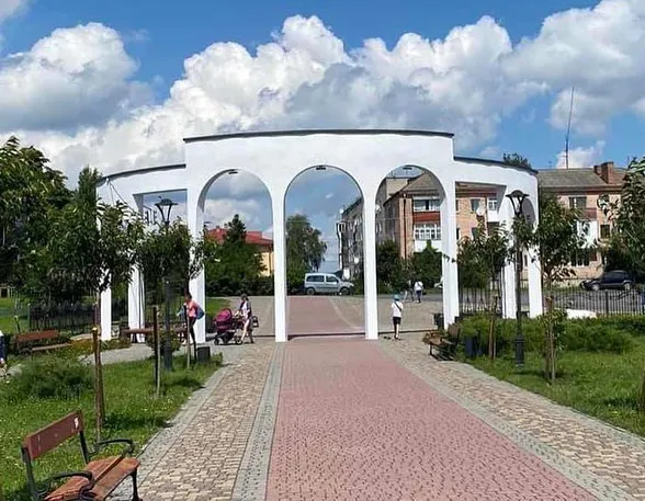 Окраса міста: у Ковелі завершили ремонт арки