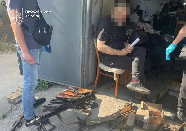 Гвинтівки – поштою: судитимуть одесита, який продав зброю волинянину (фото)