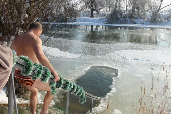 Льодохреща: як освячували воду і лучан (репортаж)