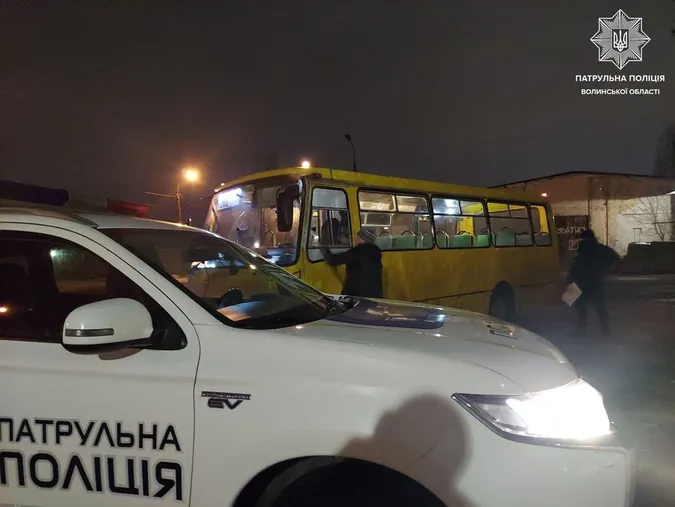 У Луцьку патрульні перевірили технічний стан маршруток (фото)