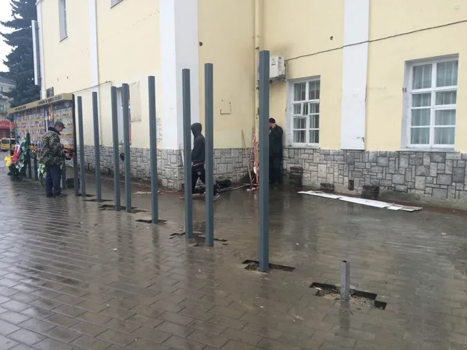 У Луцьку почали встановлювати новий фотостенд полеглим бійцям АТО