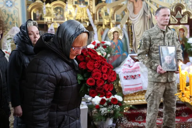 У Луцькій громаді попрощалися з загиблим на Курщині воїном Андрієм Бондарем
