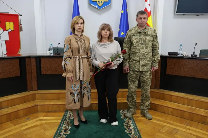 У Луцьку родинам загиблих Героїв вручили державні нагороди (фото)