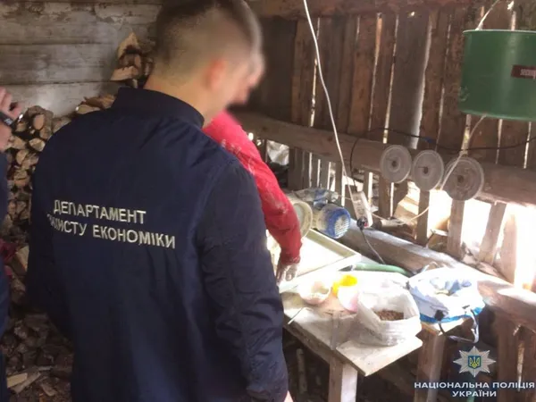 На Волині «накрили» підпільні цехи з обробки бурштину (фото)