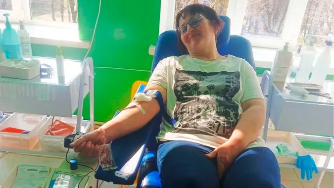 Багатодітна мати-героїня з Волині рятує життя своєю кров'ю і надихає до донорства й дітей (фото)