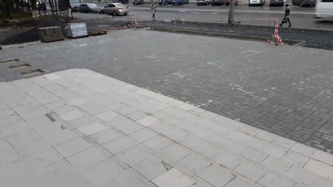 У Луцьку ремонтують центральний басейн 