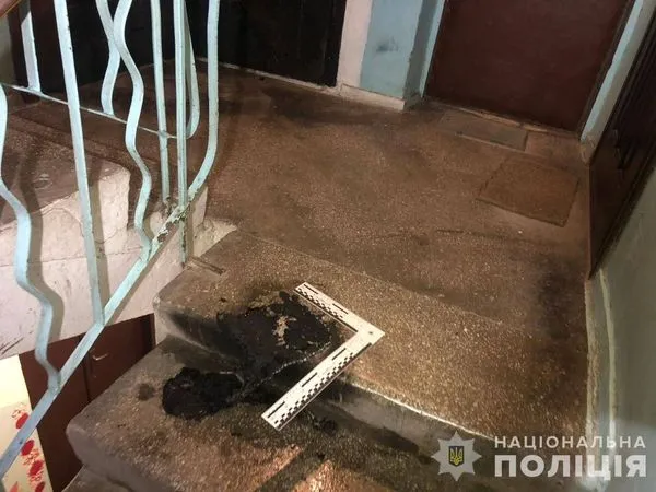 Помстився: у Луцьку молодик із Сум підпалив двері сусідам (фото)