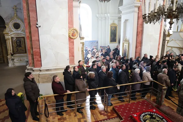 У Луцьку провели в останню дорогу двох Героїв, Євгенія Філяса та Тараса Медведчука (фото)