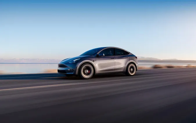 Tesla Model Y стала найпопулярнішим імпортованим авто в Україні