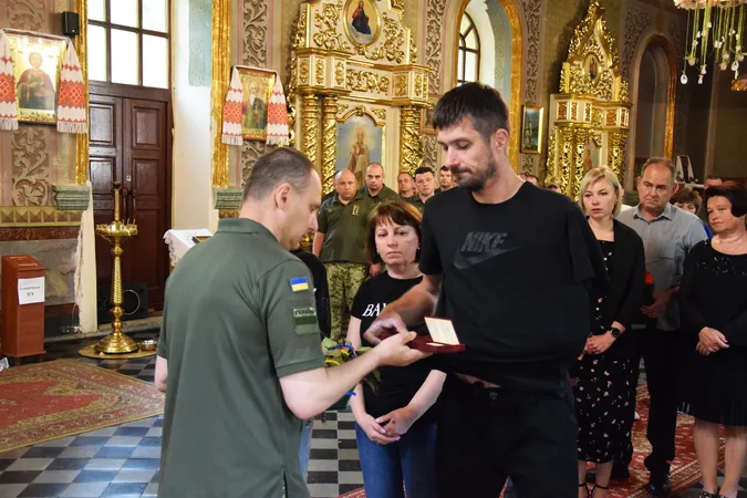 У Луцьку ордени загиблих прикордонників передали їхнім рідним (фото)