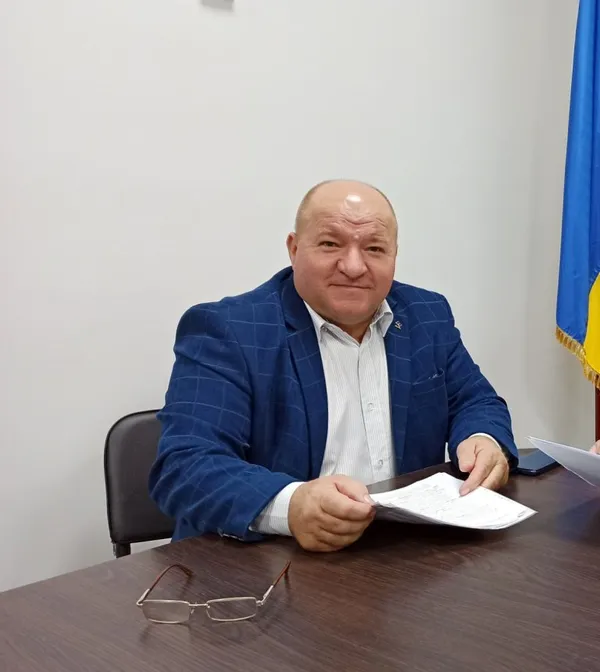 Сім земельних ділянок, зарплата та пенсія: що в декларації Доросинівського голови Миколи Касянчука