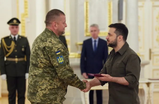 Немає жодного непорозуміння із Залужним, ми працюємо командою, – Зеленський