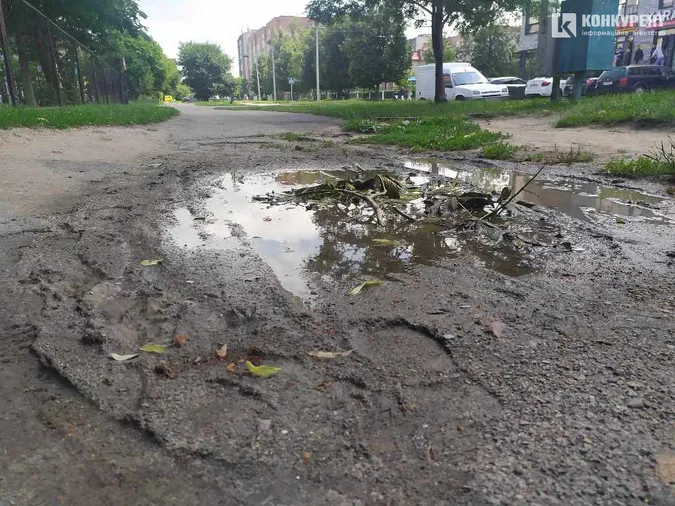 У Луцьку просять облаштувати тротуар на Воїнів-афганців (фото)