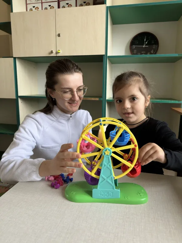 Не просто ходить, а бігає: на Волині медики поставили на ноги 4-річну Кароліну (фото)