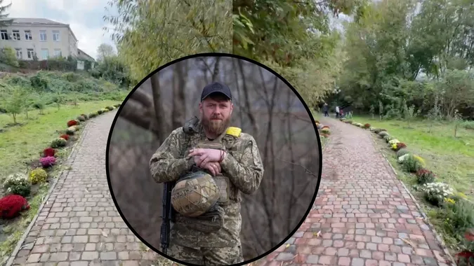 У Луцьку блогер висадив алею хризантем на честь загиблого воїна (відео)