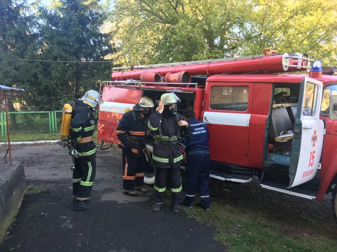 На Волині «загорілася» кімната в гуртожитку: навчання рятувальників (фото)