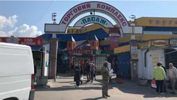 Оптовиків із Варшавського ринку хочуть переселити на Новий