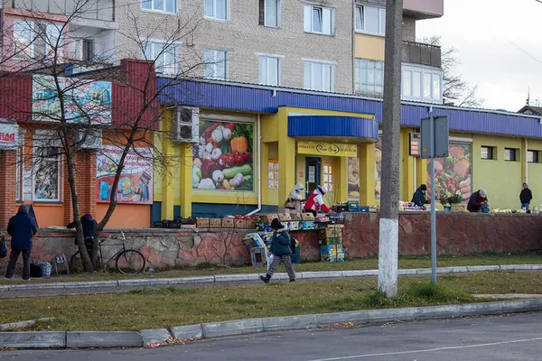 У Нововолинську замість стихійного ринку облаштують сучасний майданчик для торгівлі (фото)