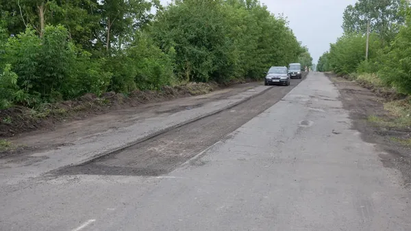 Розпочали ремонт дороги між Нововолинськом та Іваничами (фото)