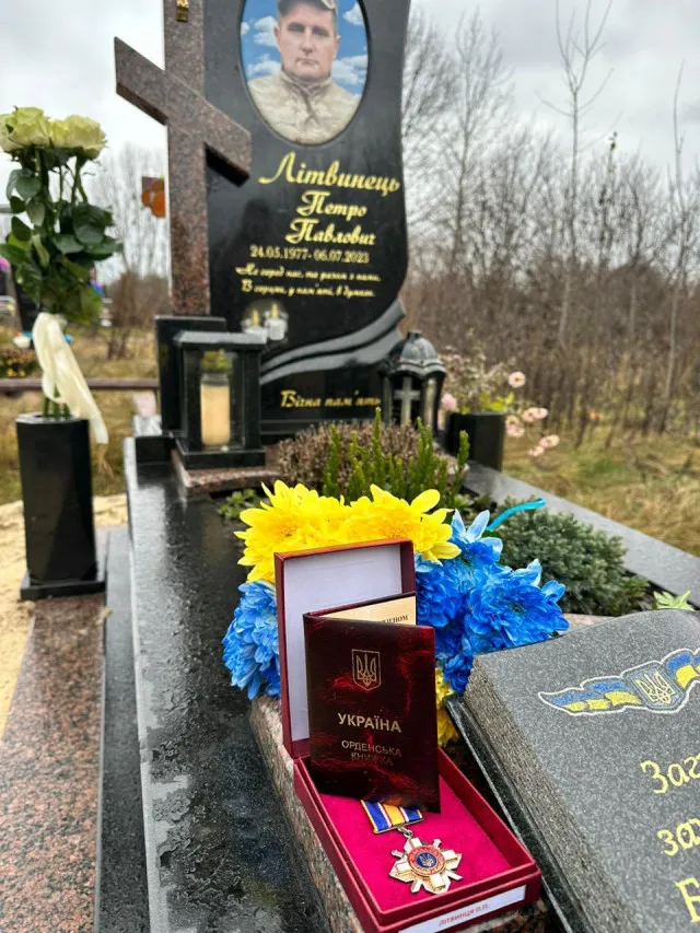 На Волині дружині та сину Героя вручили його посмертний орден за мужність (фото)