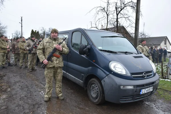 У Луцькому районі провели в останню дорогу Героя Руслана Кордончука (фото)