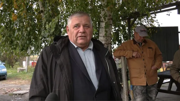 Без ремонту понад десять років: у Луцьку в одному з районів мешканці скаржаться на глибокі ями на дорозі (фото, відео)