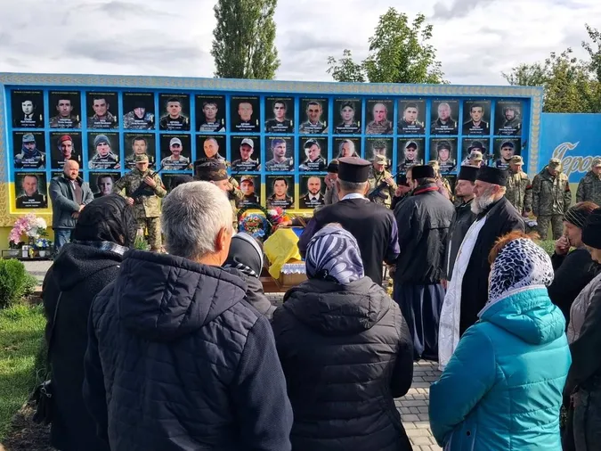 На Волині попрощалися із 33-річним Героєм Володимиром Теслюком (фото)