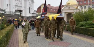 Луцька громада провела в останню дорогу захисників Вадима Глобу та Миколу Язиніна (фото)