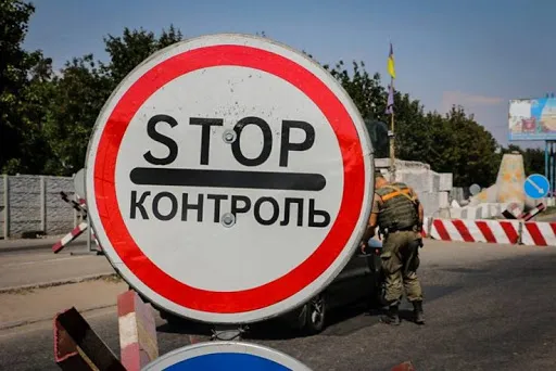 На карантинних блокпостах Волині працюють лікарі та поліцейські