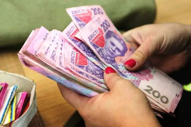 Чи платитимуть зарплату лікарям та вчителям Луцька