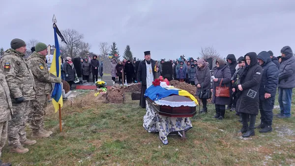 Громада на Волині попрощалася з полеглим воїном Миколою Фурманюком (фото)