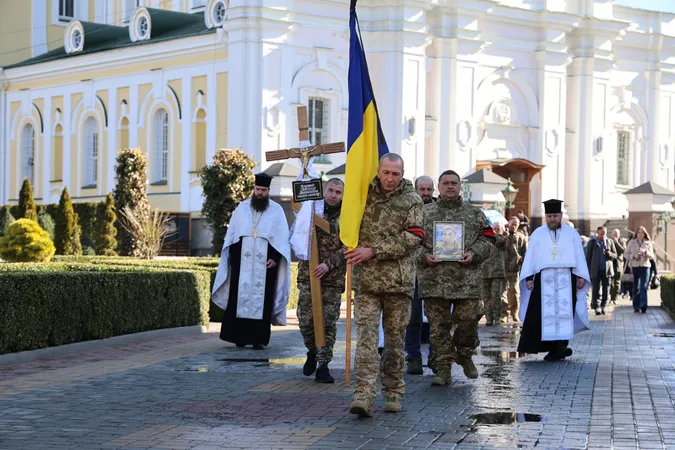 У Луцьку провели в останню дорогу Героя Олександра Круглікова (фото)