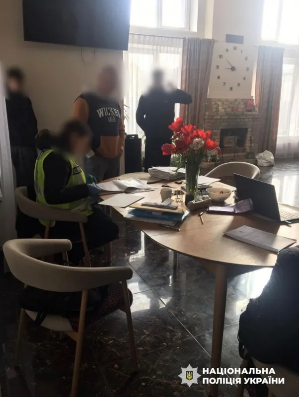 Вилучили гроші, авто, мотоцикли: керівників ТЦК по всій країні «трусила» поліція (фото)