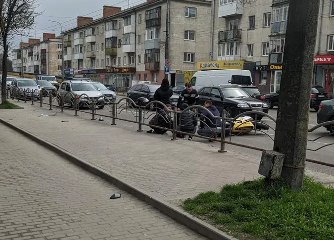 У Луцьку на Перемоги збили мотоцикліста (фото, оновлено)