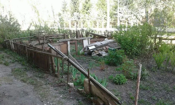 У луцьких дворах знесли страшнющі паркани (фото)