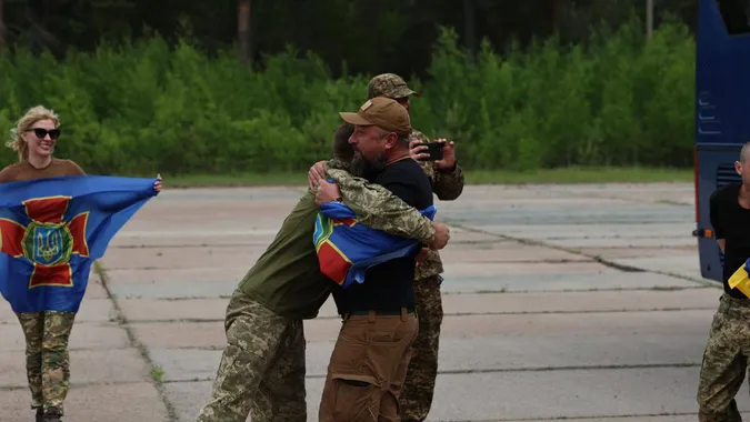 В Україну повернули ще 307 військовополонених (фото)