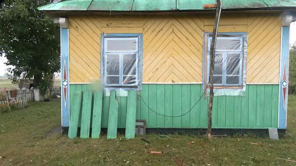 Вибухова хвиля пошкодила пів десятка будинків: на Волині рахують збитки після падіння боєприпасу