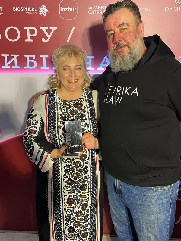 Луцькій волонтерці, якій заборонили перевозити загиблих бійців, вручили престижну премію