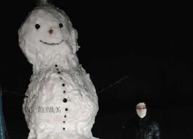 У Луцькому районі зліпили сніговика-гіганта (фото)