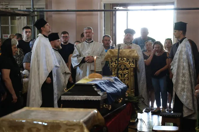 У Луцьку попрощалися із загиблими на Донеччині Юрієм Футалою та Віктором Сіліним (фото)