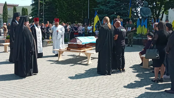 У Шацьку попрощалися із загиблим під Бахмутом молодим воїном (фото)
