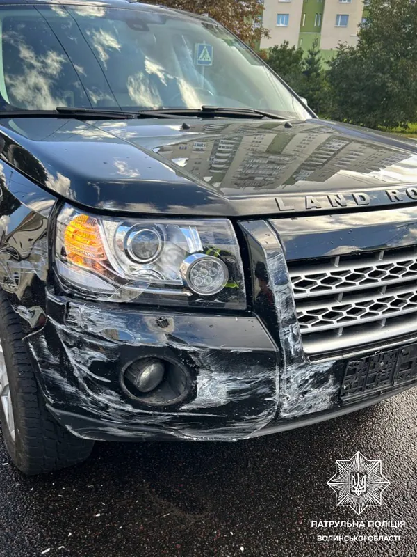 Водій Mitsubishi не надав перевагу: повідомили деталі ДТП на Київському майдані (фото)