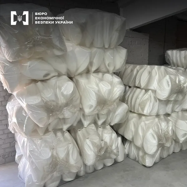У Луцькому районі «накрили» підпільне виробництво побутової хімії відомих брендів (фото)