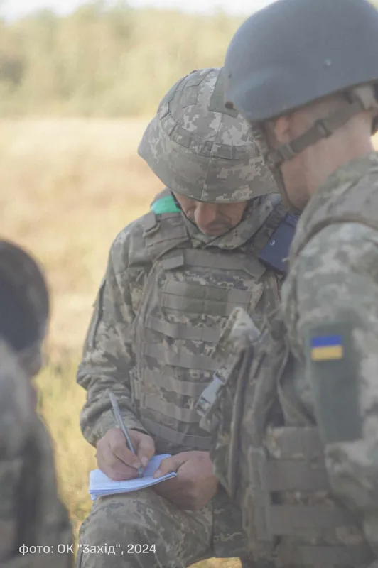 Французький сніданок по-армійськи: кава, круасан і «Цезар» (фото, відео)