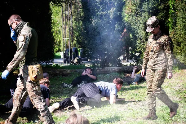 Польова форма, дрони, турнікети: на Волині провели навчальні збори для школярів (фото)