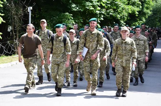 На Волині звільнили у запас прикордонників-строковиків (фото)