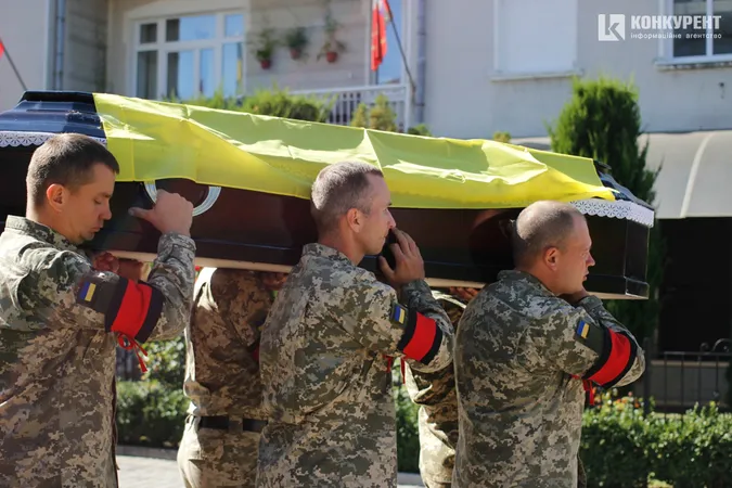 Знову похорон: Луцьк попрощався із загиблим захисником Віталієм Степанишеним (фото, відео)