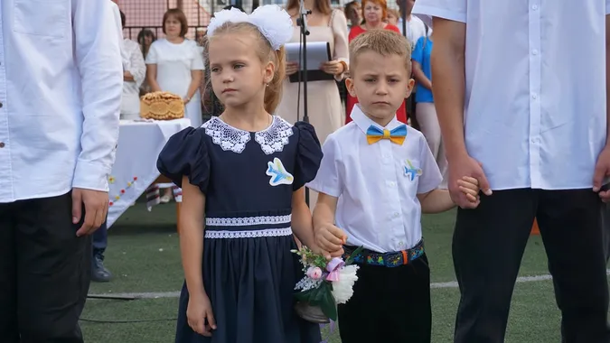 Як відзначили перший дзвоник у Луцькому ліцеї №9 (фото)